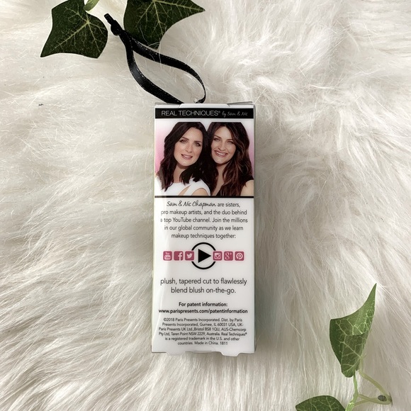 Real Techniques Mini Blush Brush - Picture 3 of 3